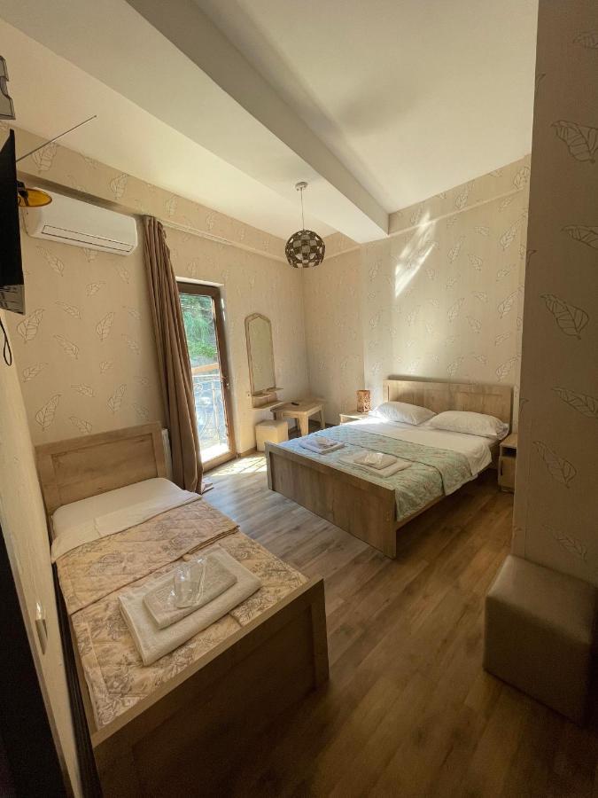 Hotel Traveler Kutaisi Exteriör bild