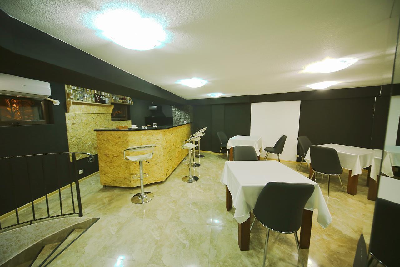 Hotel Traveler Kutaisi Exteriör bild