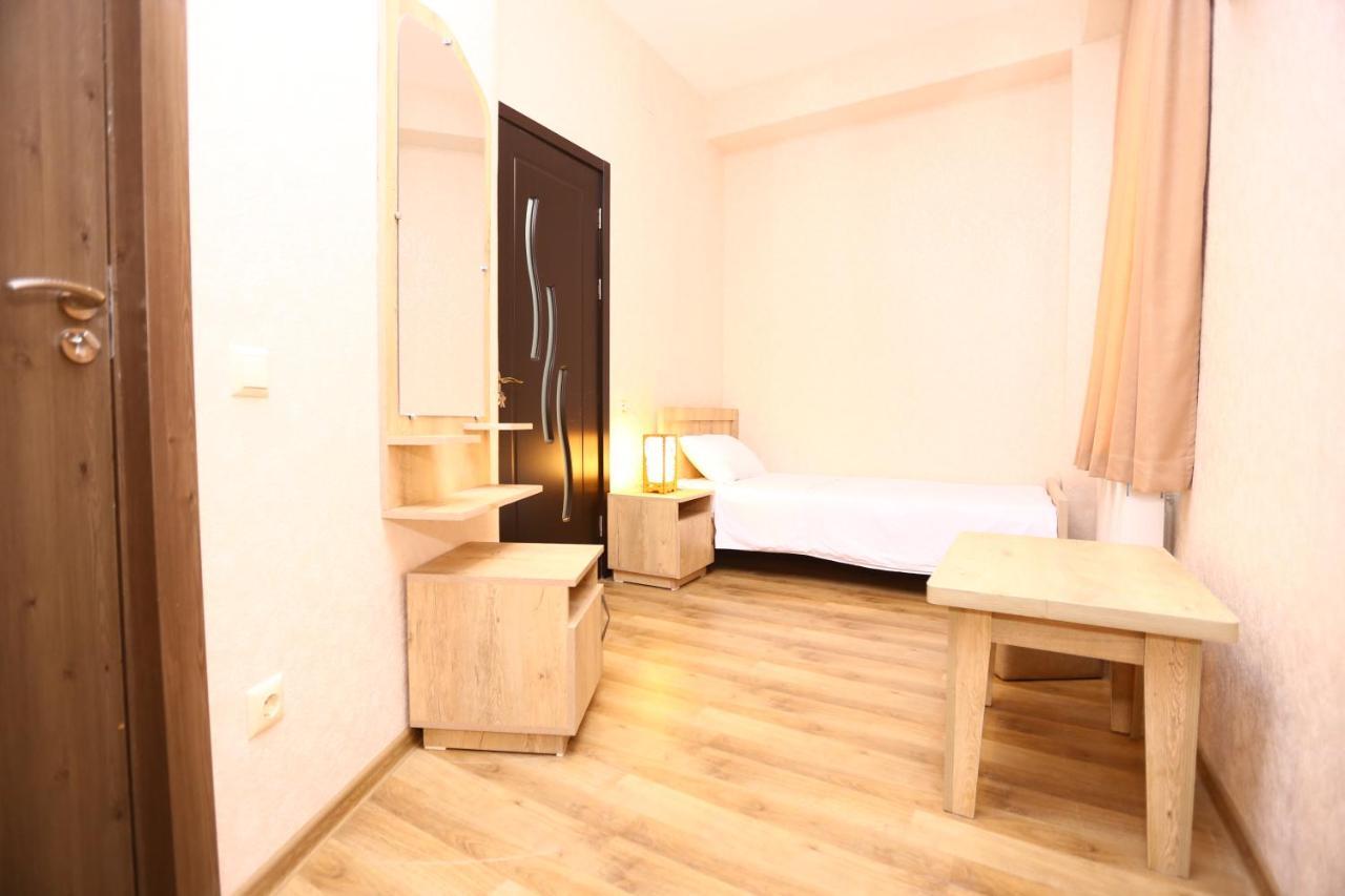 Hotel Traveler Kutaisi Exteriör bild