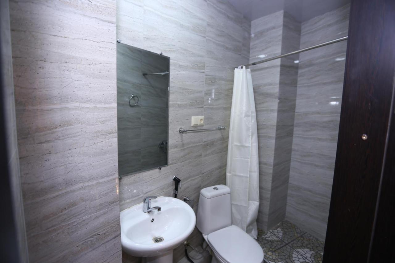 Hotel Traveler Kutaisi Exteriör bild